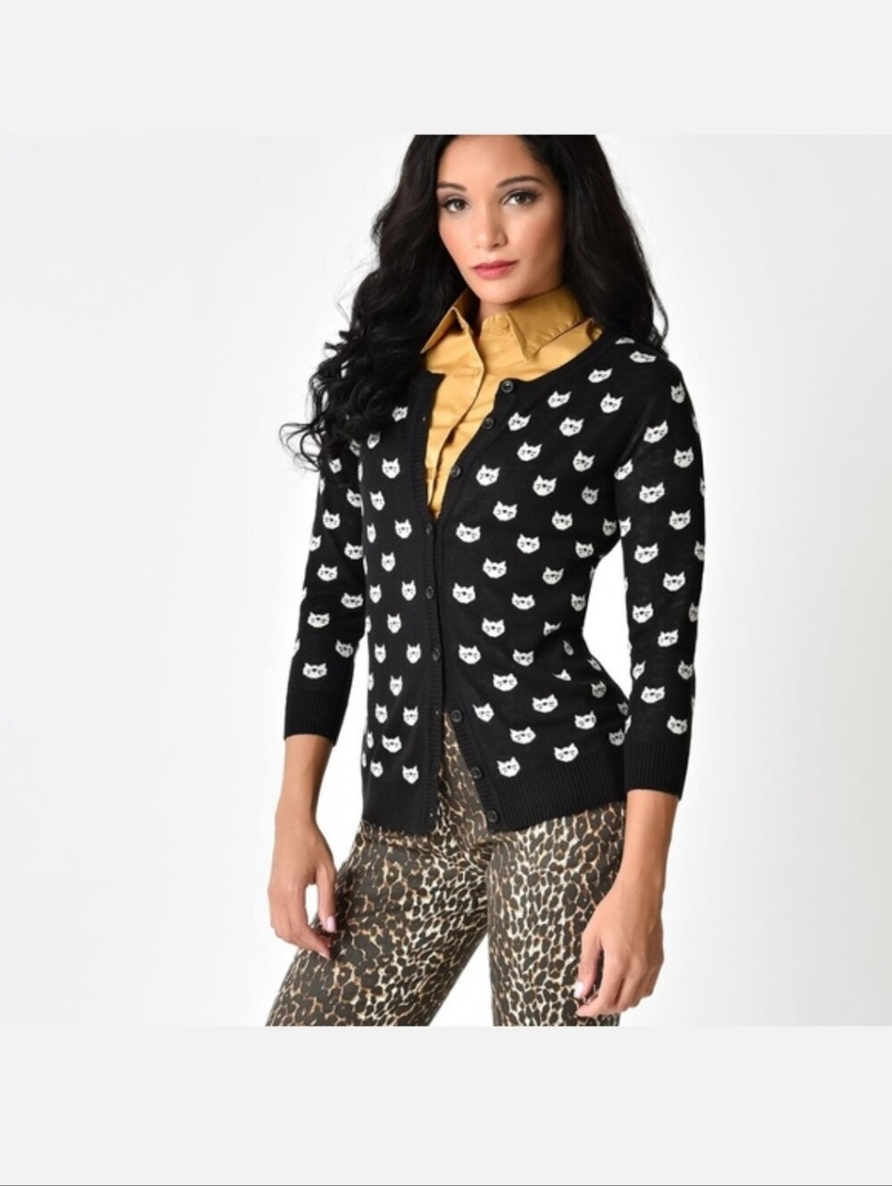YE MAK CARDIGAN CAT SWEATER... SIZE SMALL.. #8085